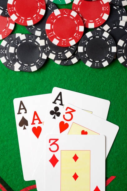 Red Tiger live-dealer game showing dealer, card table, betting area, and mobile interface on sumo4d